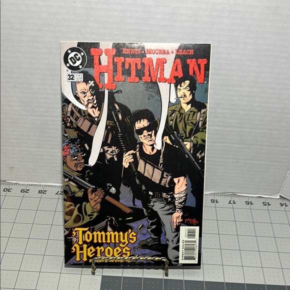 DC Comics Hitman Action Figure Set - Black and Red - Picture 1 of 4